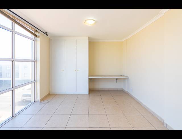 3 BEDROOM APARTMENT TO LET IN BEACHFRONT